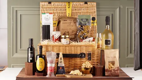 Ponti's gift card and logo on a yellow background